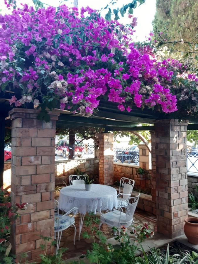 Veneto'S Garden Apartment Kardhamili Bagian luar foto